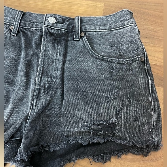 Levi's premium 501 trashed black distressed shorts - Picture 4 of 12